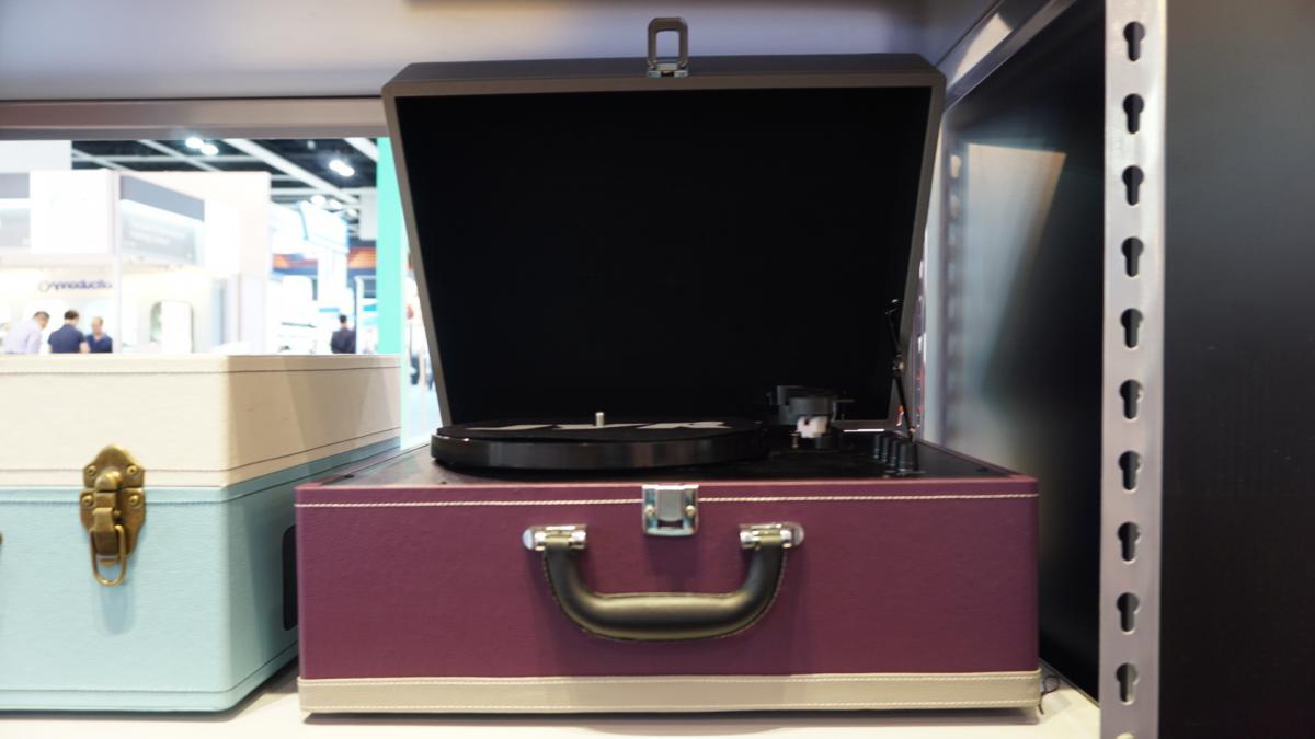 Suitcase turntable