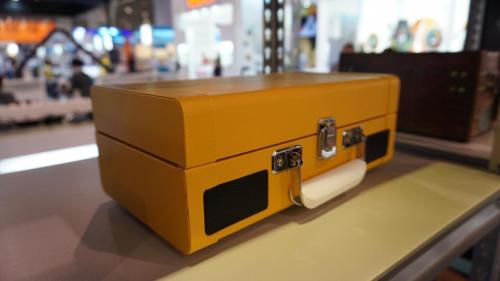 Small suitcase turntable
